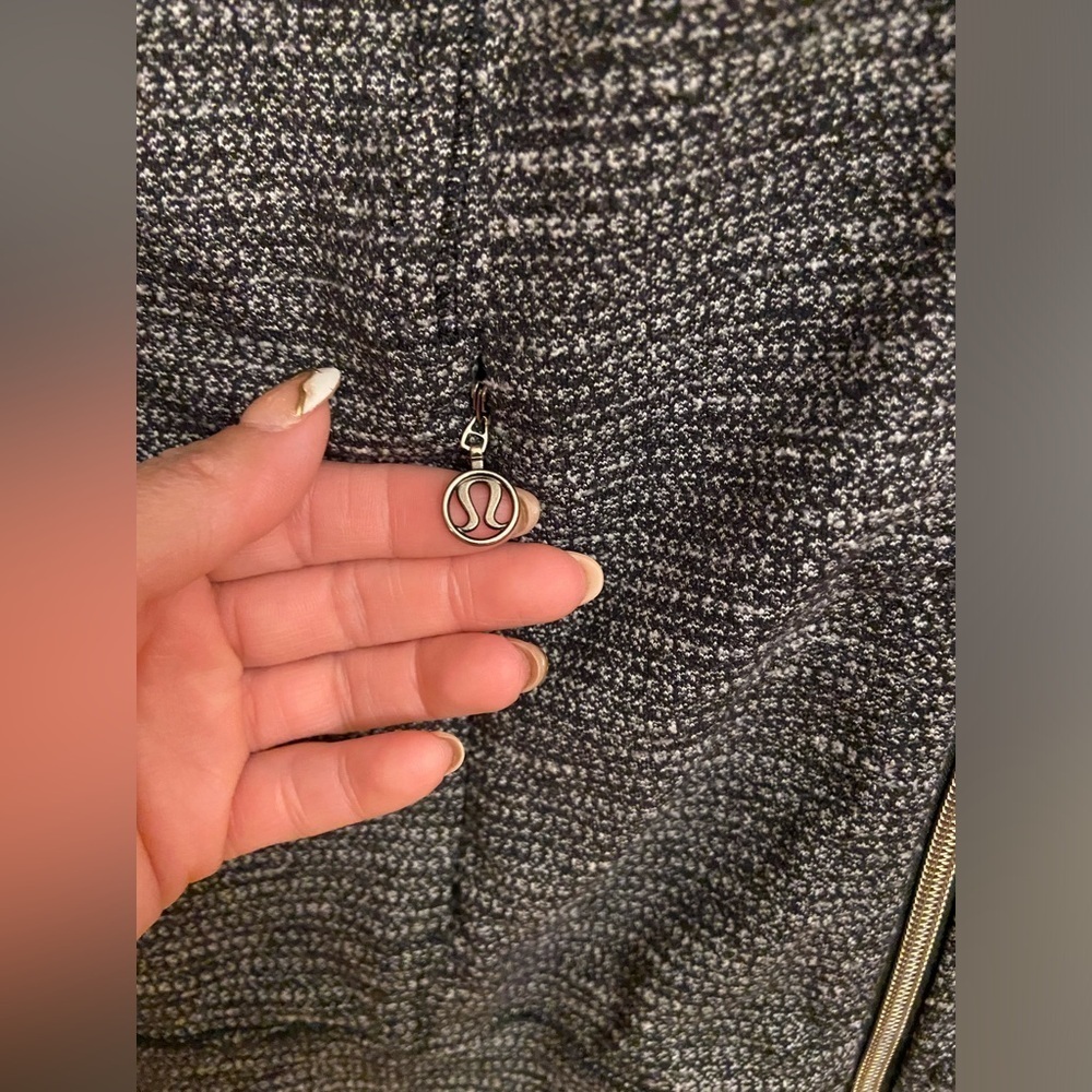 Lululemon sweater - Picture 6 of 14